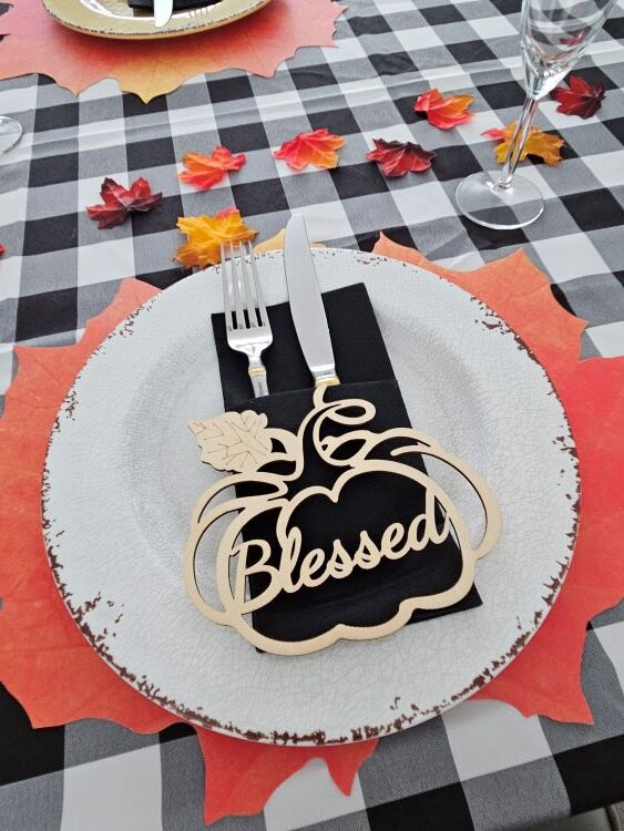 Thanksgiving Tablescape-Fallen Leaves