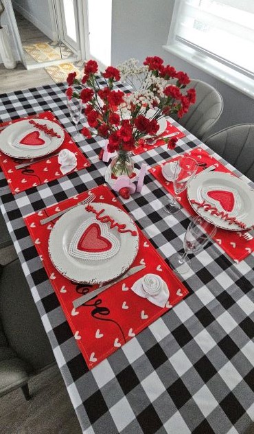 A Simply Divine Valentine’s Day Tablescape